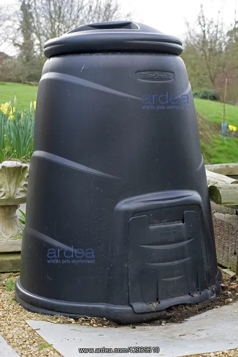 : 220 litres compost bin made by Blackwall using : 220 litres compost bin made by Blackwall using