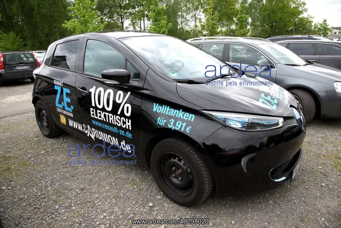 : 80183345 Renault ZE - 100% zero emission electric : 80183345 Renault ZE - 100% zero emission electric