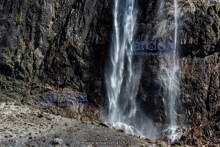 : 80184042 Waterfalls Cirque Of Gavarnie, Hautes : 80184042 Waterfalls Cirque Of Gavarnie, Hautes
