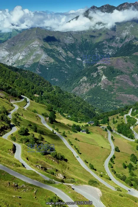 : 80184073 The Road - up to Luz Ardiden Hautes Pyrenees : 80184073 The Road - up to Luz Ardiden Hautes Pyrenees