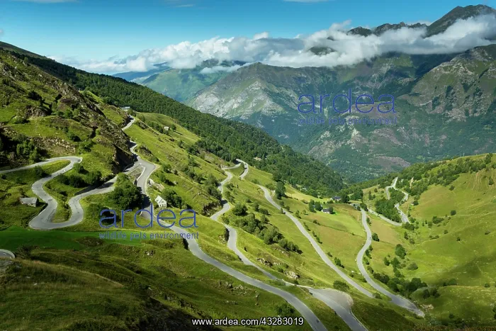 : 80184074 The Road - up to Luz Ardiden Hautes Pyrenees : 80184074 The Road - up to Luz Ardiden Hautes Pyrenees