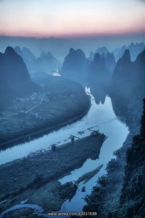 : 80185314 Limestone Karst Formations and River Li : 80185314 Limestone Karst Formations and River Li
