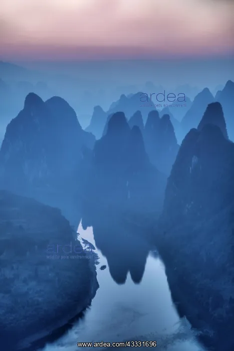 : 80185315 Limestone Karst Formations and River Li : 80185315 Limestone Karst Formations and River Li