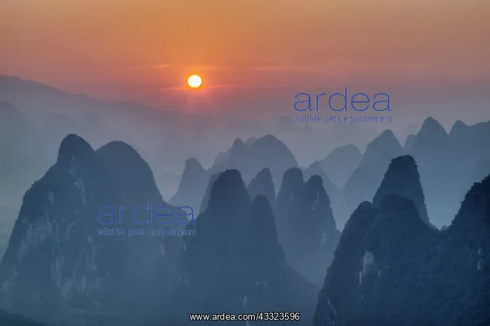 : 80185319 Limestone Karst Formations at Sunrise Guilin : 80185319 Limestone Karst Formations at Sunrise Guilin