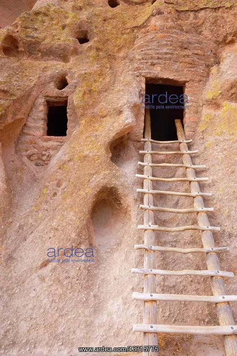 : 80187312 Pueblo ruin - spectacular cave dwelling : 80187312 Pueblo ruin - spectacular cave dwelling