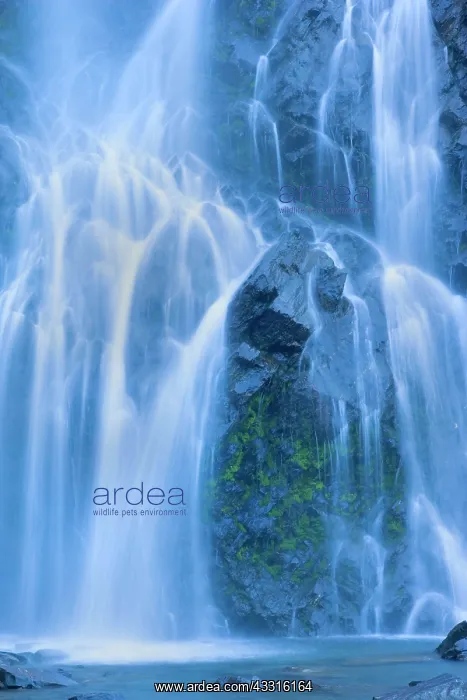 : 80187366 Bridal Veil Falls - falling waters of Bridal : 80187366 Bridal Veil Falls - falling waters of Bridal