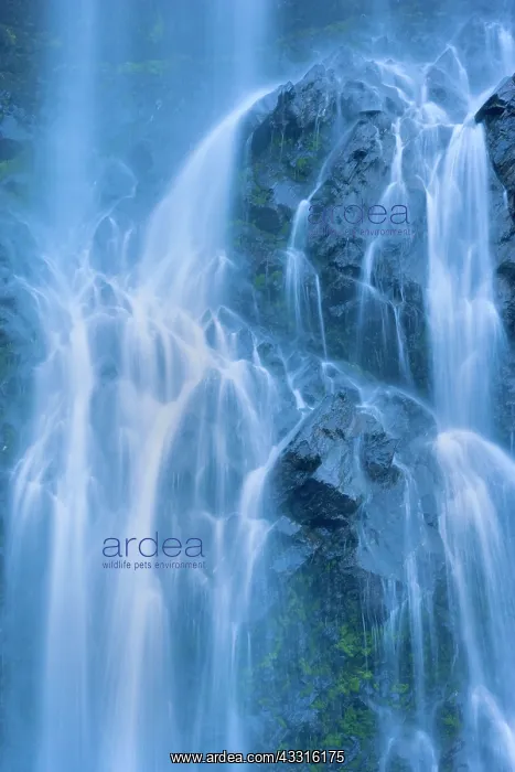 : 80187367 Bridal Veil Falls - falling waters of Bridal : 80187367 Bridal Veil Falls - falling waters of Bridal