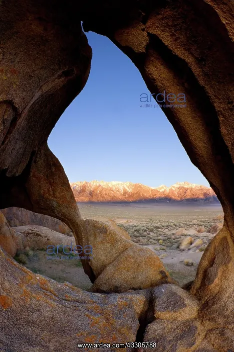 : 80187456 Cyclope Arch - Sierra Nevada mountain range : 80187456 Cyclope Arch - Sierra Nevada mountain range