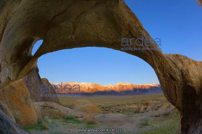 : 80187457 Cyclope Arch - Sierra Nevada mountain range : 80187457 Cyclope Arch - Sierra Nevada mountain range