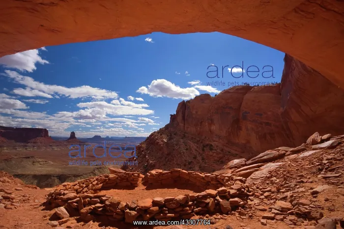 : 80187546 False Kiva - ancient indian ruin tucked : 80187546 False Kiva - ancient indian ruin tucked