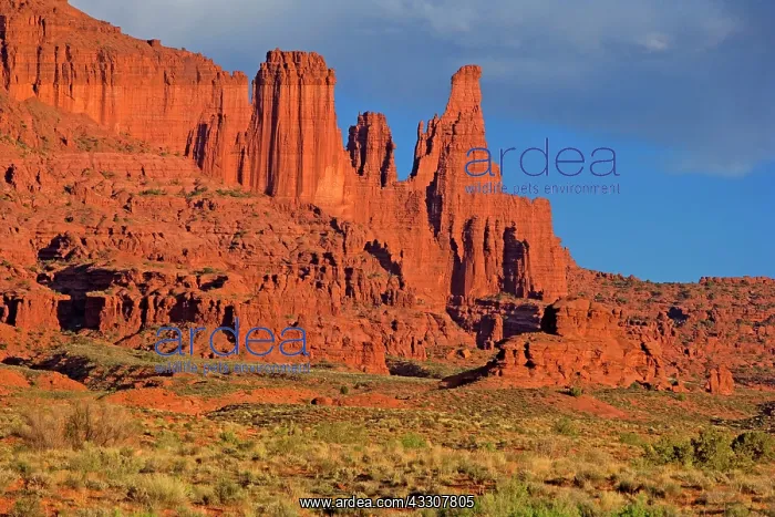 : 80187553 Fisher Towers - red sandstone cliffs and : 80187553 Fisher Towers - red sandstone cliffs and