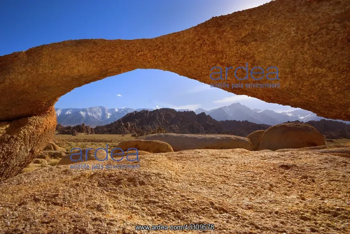 : 80187760 Lathe Arch - mountain range of the Sierra : 80187760 Lathe Arch - mountain range of the Sierra