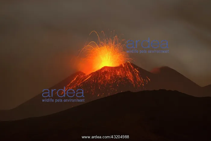  : 80189652 Mount Etna Volcanic Eruption Sicily, Italy