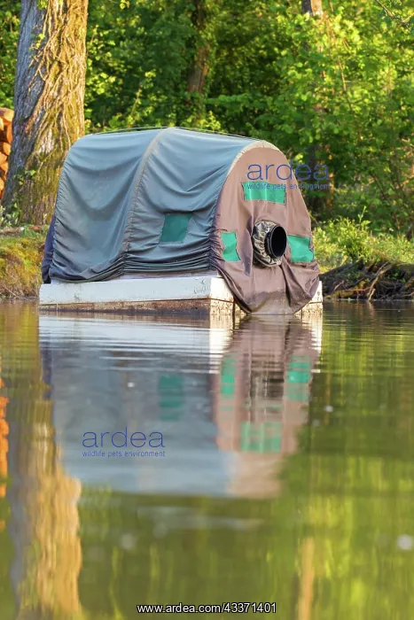  : 80190472 Floating Hide - for wildlife photography