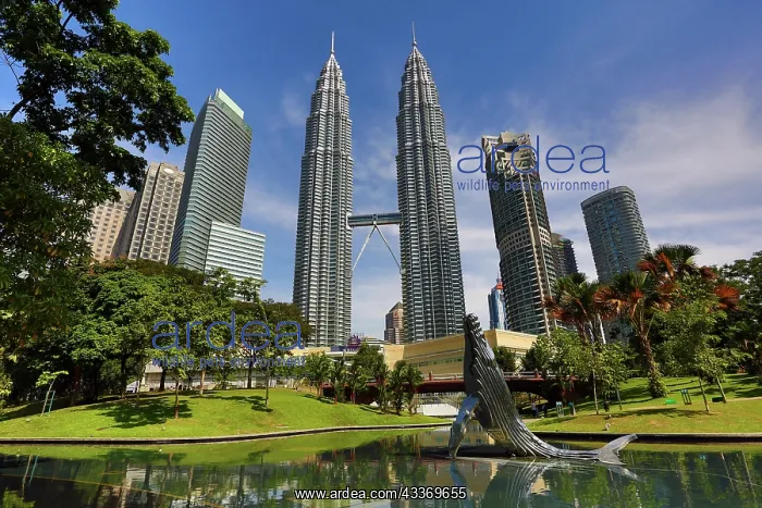  : 80191423 Petronas Twin Towers at KLCC in Kuala Lumpur
