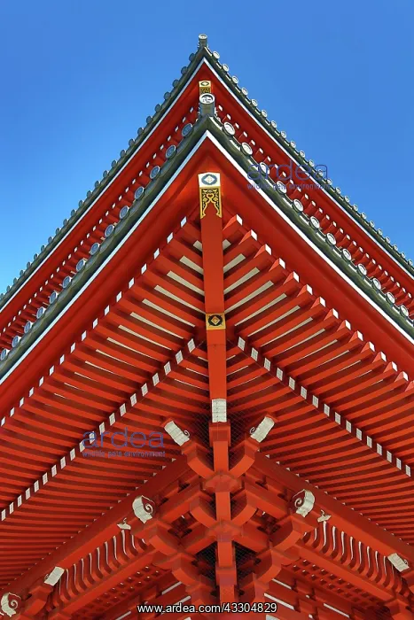 : 80191427 Traditional wooden roof at the Shinto Shrine : 80191427 Traditional wooden roof at the Shinto Shrine