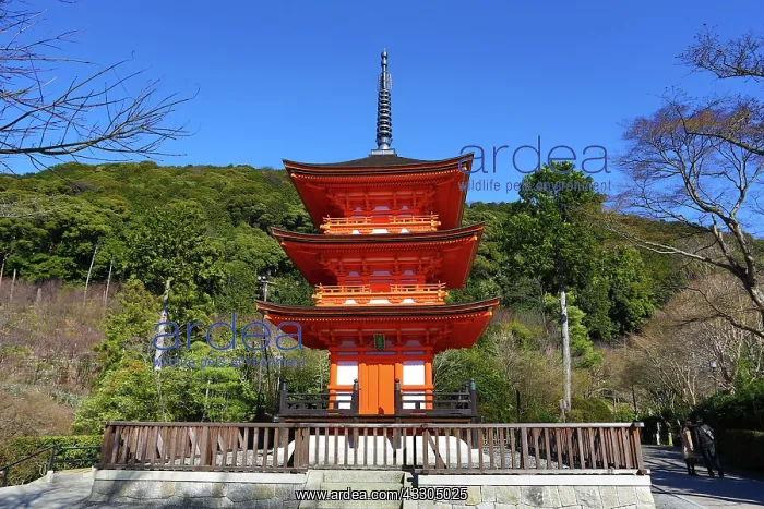  : 80191442 Three storey orange pagoda at Kiyomizu-dera