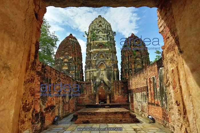  : 80191493 Wat Si Sawai temple, Sukhotai Historical