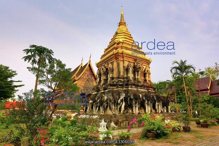 : 80191531 Gold spire of the chedi decorated with : 80191531 Gold spire of the chedi decorated with