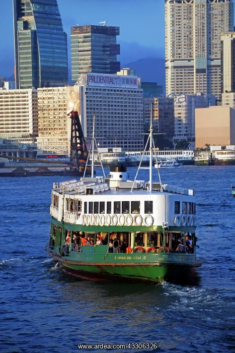 : 80191548 Star Ferry crossing Victoria Harbour in : 80191548 Star Ferry crossing Victoria Harbour in