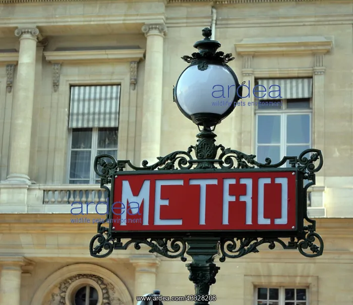 : 80192990 Metro sign Paris, France Pat Morris All : 80192990 Metro sign Paris, France Pat Morris All