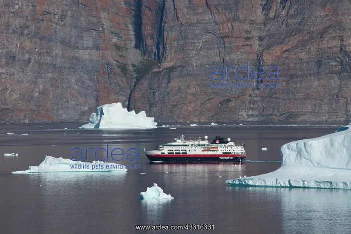 : 80199093 MS Fram - ship from Hurtigruten between : 80199093 MS Fram - ship from Hurtigruten between