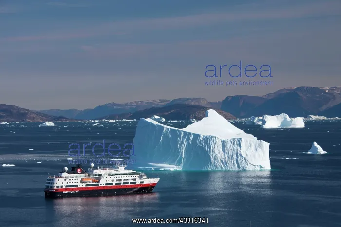 : 80199094 MS Fram - ship from Hurtigruten between : 80199094 MS Fram - ship from Hurtigruten between