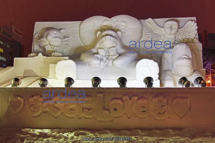 : 80200329 Ice sculpture called 'LOVE for All' : 80200329 Ice sculpture called 'LOVE for All'