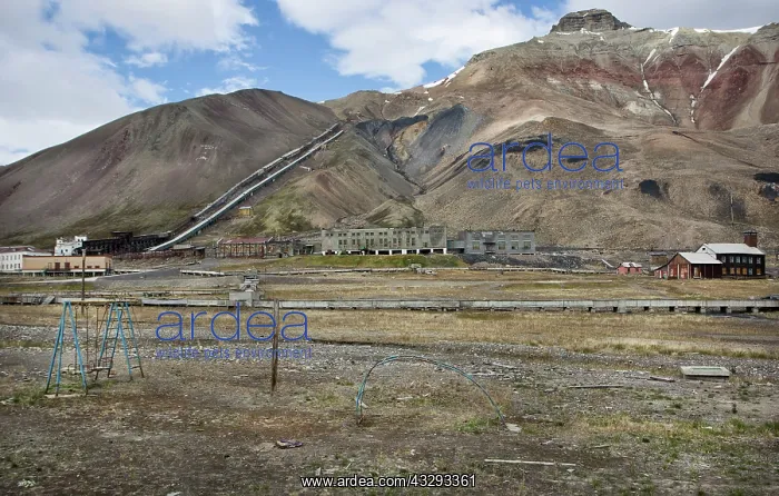 : 80201349 Pyramiden - former Russian mining town : 80201349 Pyramiden - former Russian mining town