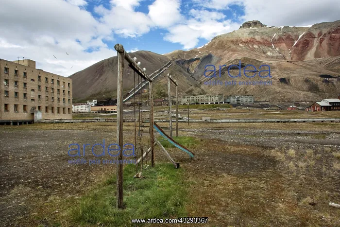 : 80201350 Pyramiden - former Russian mining town : 80201350 Pyramiden - former Russian mining town