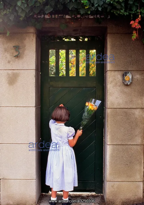 : 80202469 Girl - with bunch of flowers waiting at : 80202469 Girl - with bunch of flowers waiting at