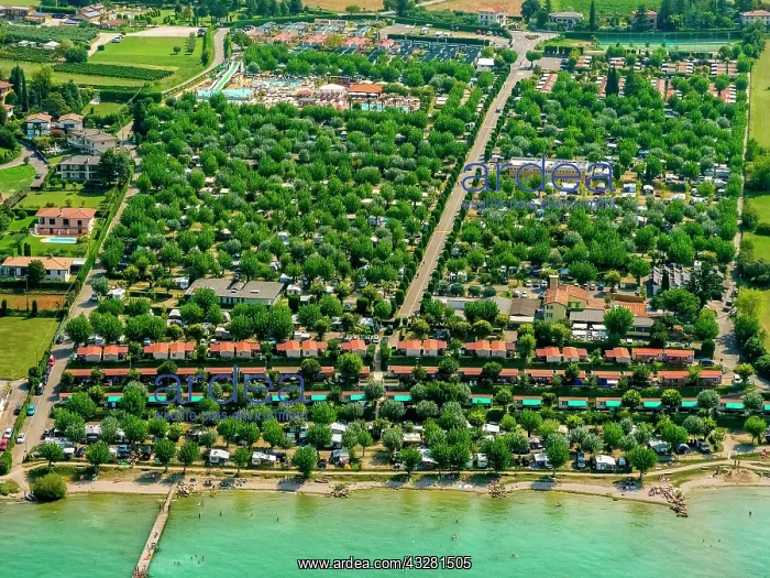 : Aerial view of campsite Eurocamping Pacengo, Lake : Aerial view of campsite Eurocamping Pacengo, Lake