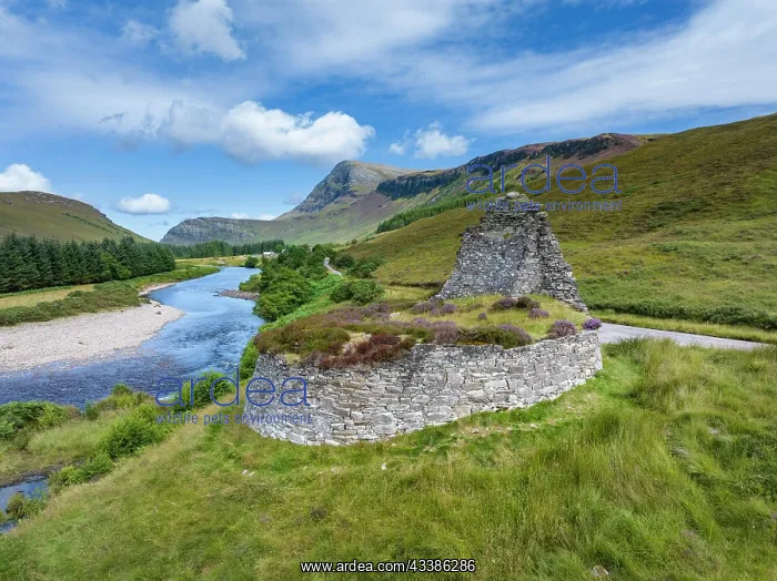 : Aerial view of Dun Dornaigil Broch near Alltnacaillich i : Aerial view of Dun Dornaigil Broch near Alltnacaillich i