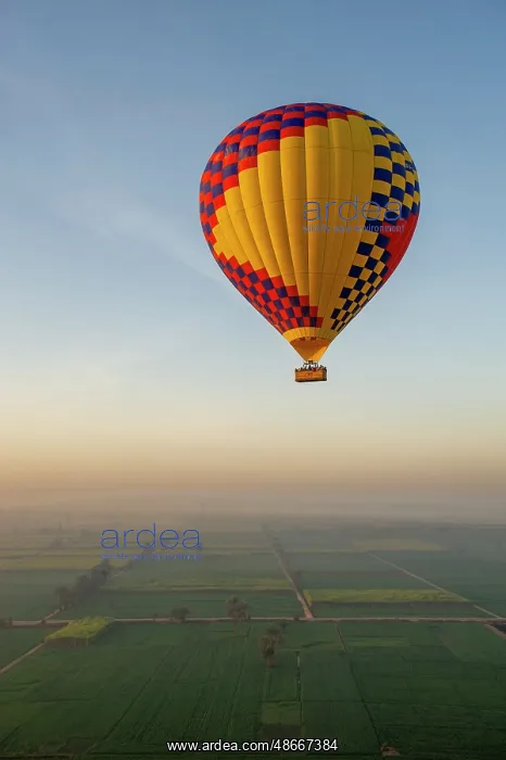 : Africa, Egypt, Luxor. Hot air balloon's travel over the : Africa, Egypt, Luxor. Hot air balloon's travel over the