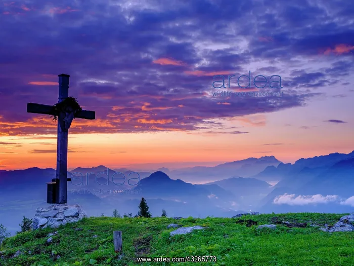 : Ahornb&, x23a3396e;kopf with summit cross, view at : Ahornb&, x23a3396e;kopf with summit cross, view at