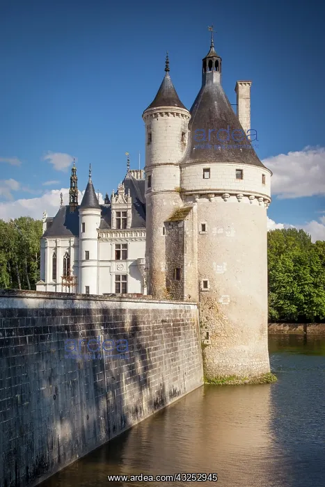  : Ancient Guard Tower and Chateau Chenonceau