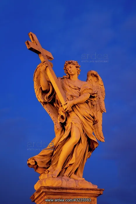 : One of the Angel statues at dusk along Ponte : One of the Angel statues at dusk along Ponte