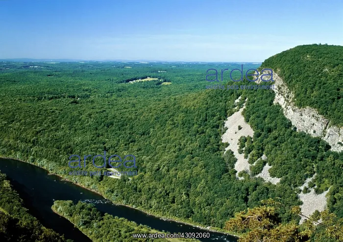 : Anticline and Talus Slope : Anticline and Talus Slope
