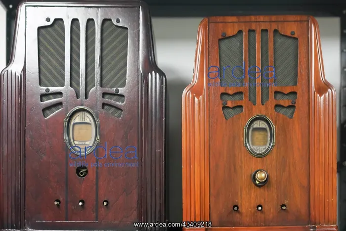 : Antique radios : Antique radios