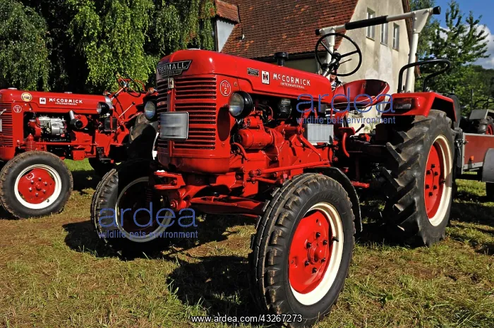 : Antique tractor meeting, McCormick International : Antique tractor meeting, McCormick International