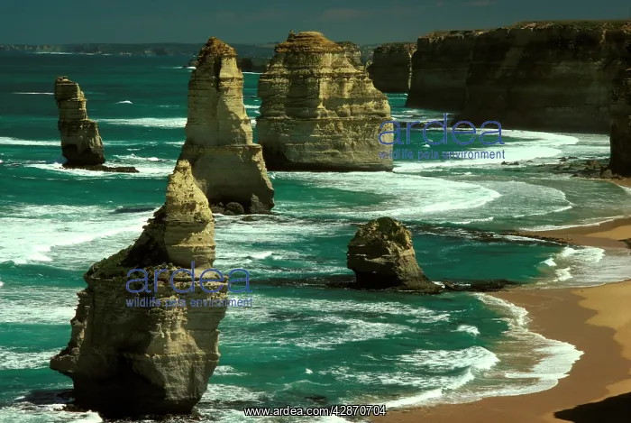 : The Twelve Apostles - stack in foreground collapsed in 2005 : The Twelve Apostles - stack in foreground collapsed in 2005