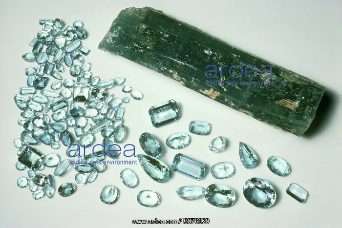 : Aquamarine, rough and cut : Aquamarine, rough and cut