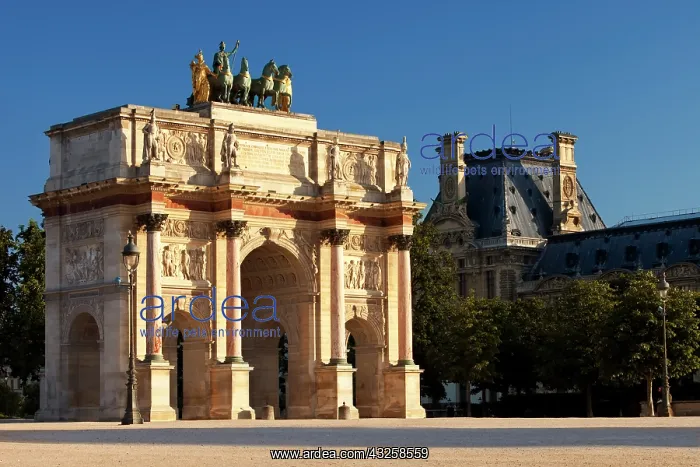 : Arc du Triomphe du Carrousel near Musee : Arc du Triomphe du Carrousel near Musee