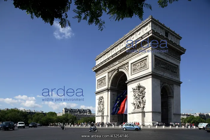 : Arc de Triomphe at Place de Charles de Gaulle : Arc de Triomphe at Place de Charles de Gaulle