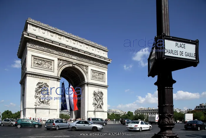 : Arc de Triomphe at Place de Charles de Gaulle : Arc de Triomphe at Place de Charles de Gaulle