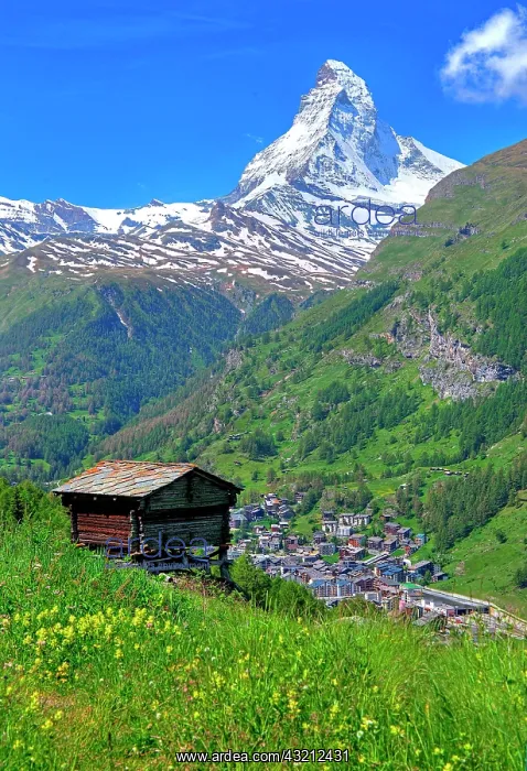 : Attic in the hamlet Ried with Matterhorn 4478m : Attic in the hamlet Ried with Matterhorn 4478m