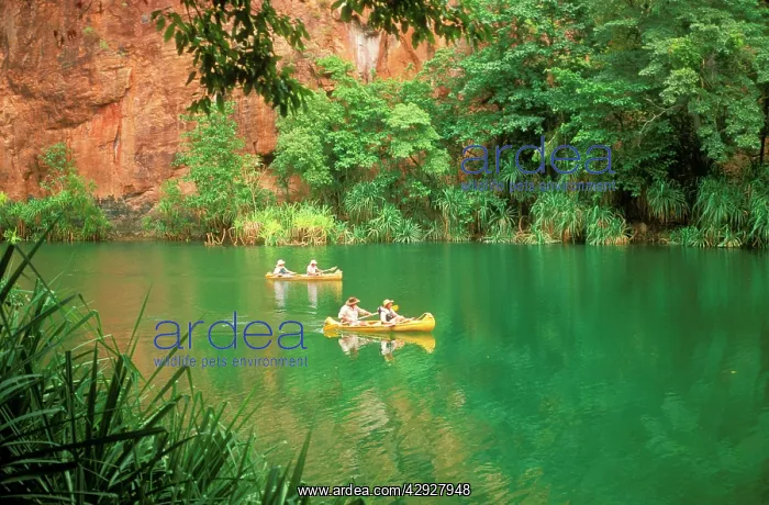 : AUSTRALIA - Ecotourists explore Upper Lawn Gorge : AUSTRALIA - Ecotourists explore Upper Lawn Gorge