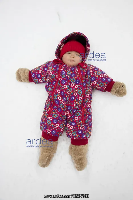 : Baby girl in snow, Washington D.C. area, Maryland : Baby girl in snow, Washington D.C. area, Maryland