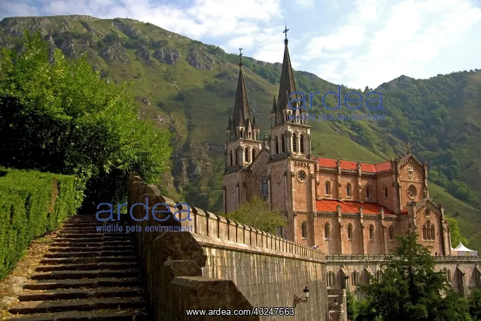 : Basilica de Covadonga, northwestern Spain : Basilica de Covadonga, northwestern Spain