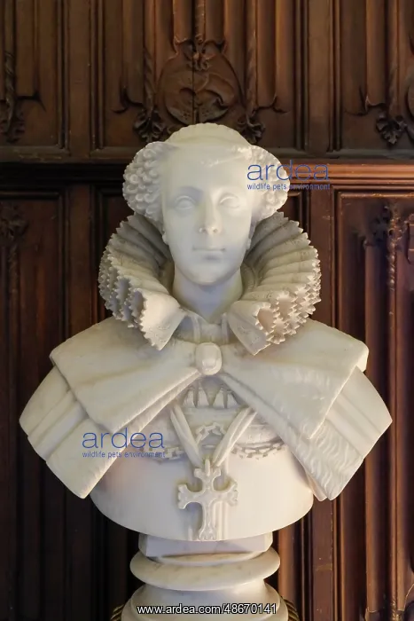: Basingstoke, England. United Kingdom Bust of Mary Queen of : Basingstoke, England. United Kingdom Bust of Mary Queen of